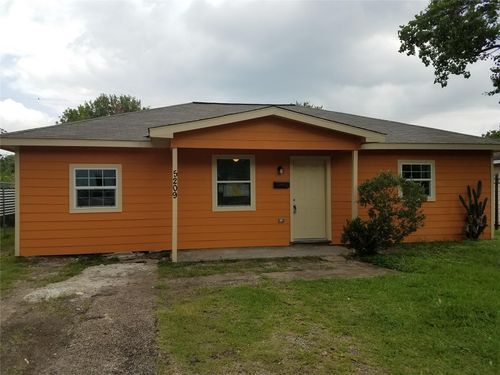 5209 Tarawa Rd, Houston, TX, 77033-2653 | Card Image