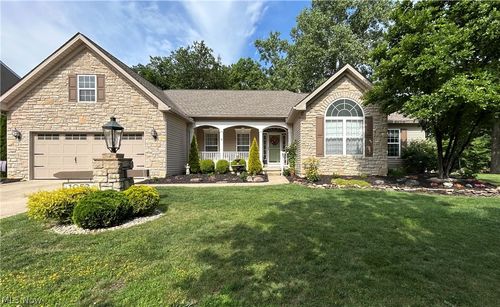 1052 Arrowhead Dr, Vermilion, OH, 44089-3326 | Card Image