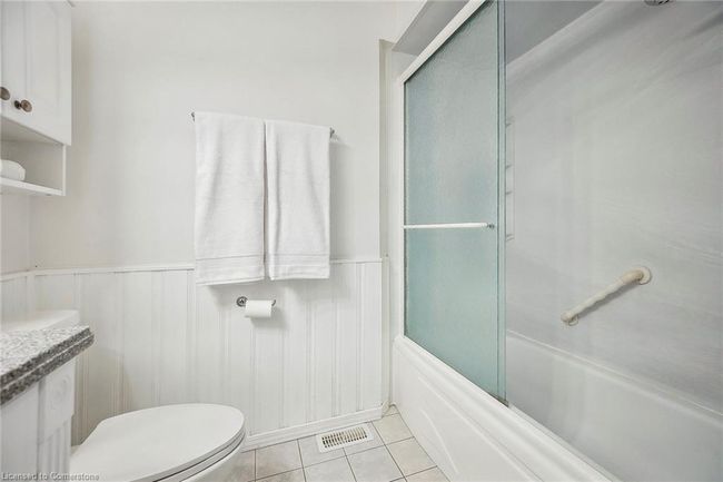 62 Guildwood Dr, House other with 2 bedrooms, 1 bathrooms and 3 parking in Hamilton ON | Image 12
