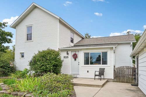 205 E 3rd Street, Waunakee, WI, 53597 | Card Image