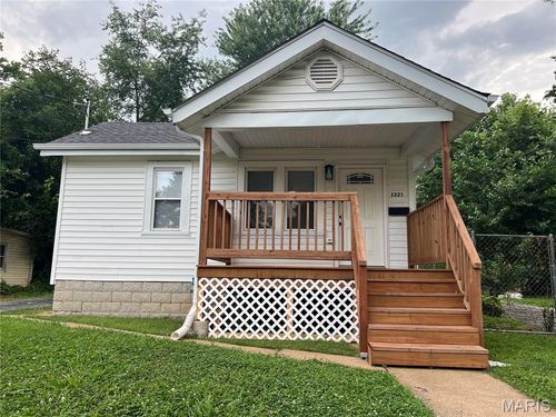 3221 W Milton Ave, Breckenridge Hills, MO, 63114-2831 | Card Image