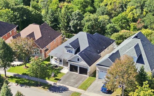 4 Branthaven Crt, Whitby, ON, L1M0B2 | Card Image