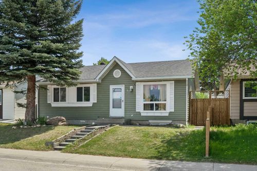 83 Appletree Close Se, Calgary, AB, T2A7J6 | Card Image