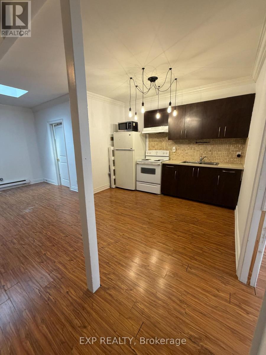 Residential Lease in Toronto (Junction Area) 3