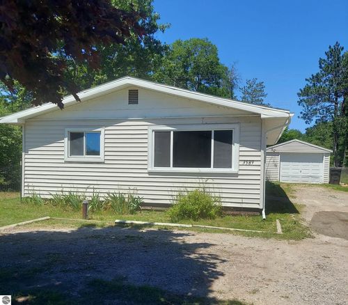 3589 River Road, Oscoda, MI, 48750 | Card Image