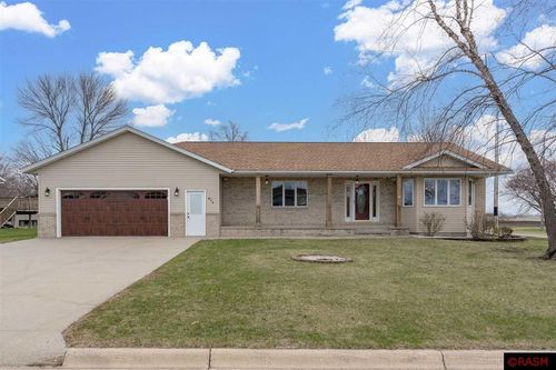 624 E Nathan St, Lake Crystal, MN, 56055-2167 | Card Image
