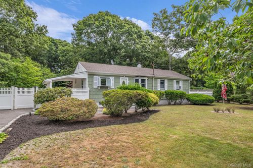 152 Grand Ave, Shirley, NY, 11967-1925 | Card Image