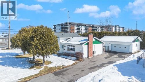 1 Erica Cir, Oromocto, NB, E2V2M1 | Card Image