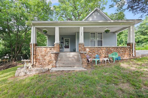609 S College St, Neosho, MO, 64850-2204 | Card Image