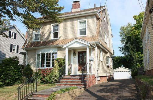 52 Stuyvesant Ave, New Haven, CT, 06512-3619 | Card Image