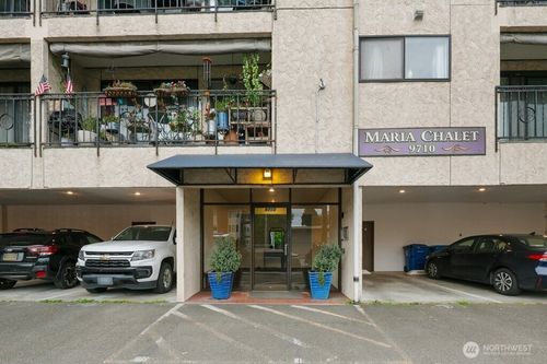 303-9710 Greenwood Ave N, Seattle, WA, 98103-3033 | Card Image