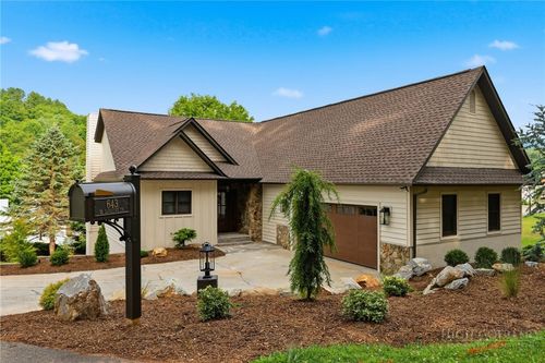 643 W Landing Dr, Jefferson, NC, 28640-9038 | Card Image