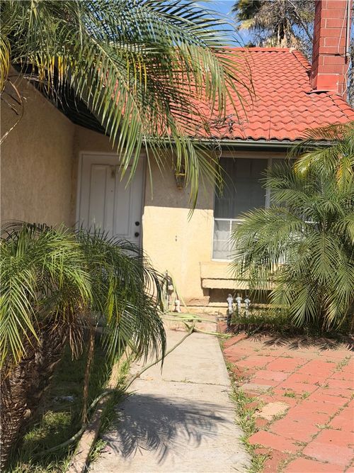 14352 Hillcrest Dr, Fontana, CA, 92337-2831 | Card Image