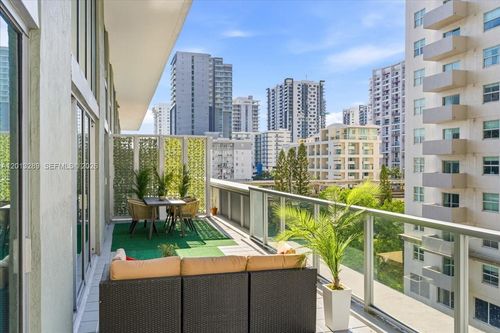 721n-bi-level-1111 Sw 1st Ave, Miami, FL, 33130-5401 | Card Image