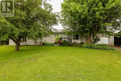 3041 Bridge St, South Mountain, ON, K0E1W0 | Card Image