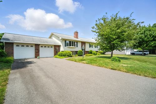 22 Woodland Road, Springfield, MA, 01129 | Card Image