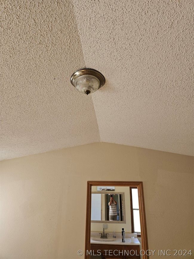 8953 N 490 Rd, House other with 3 bedrooms, 2 bathrooms and null parking in Tahlequah OK | Image 22
