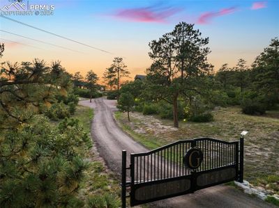 14040 Shadow Pines Road, House other with 5 bedrooms, 4 bathrooms and 4 parking in Colorado Springs CO | Image 2