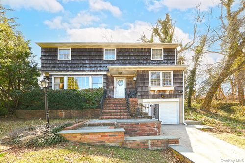 90 E 25th St, Huntingtn Sta, NY, 11746-3747 | Card Image