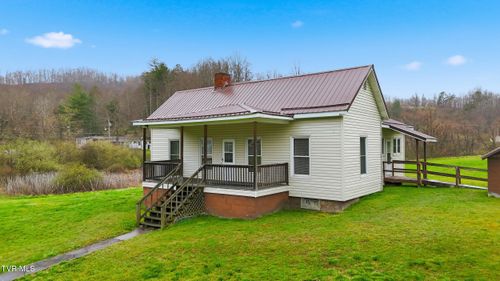 1053 The Lake Rd, Clintwood, VA, 24228-7211 | Card Image