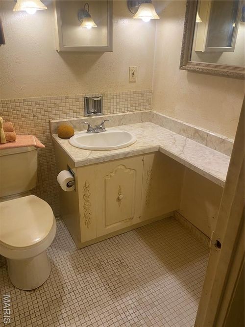 g-2065 Carefree Ln, Florissant, MO, 63033-2955 | Card Image