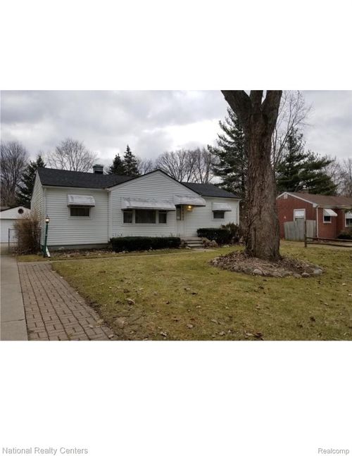 18270 Foch St, Livonia, MI, 48152-3838 | Card Image