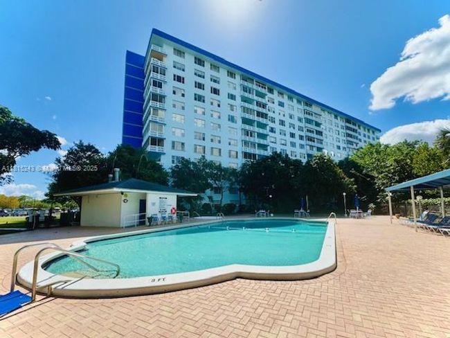 APT-1014 - 4001 Hillcrest Dr, Condo with 1 bedrooms, 2 bathrooms and null parking in Hollywood FL | Image 28
