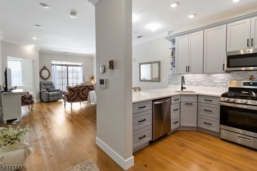 302-302 Fischer Ct, Rockaway, NJ, 07866-5862 | Card Image