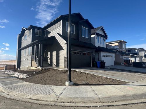 200 Lucas Gdns Nw, Calgary, AB, T3P2B3 | Card Image