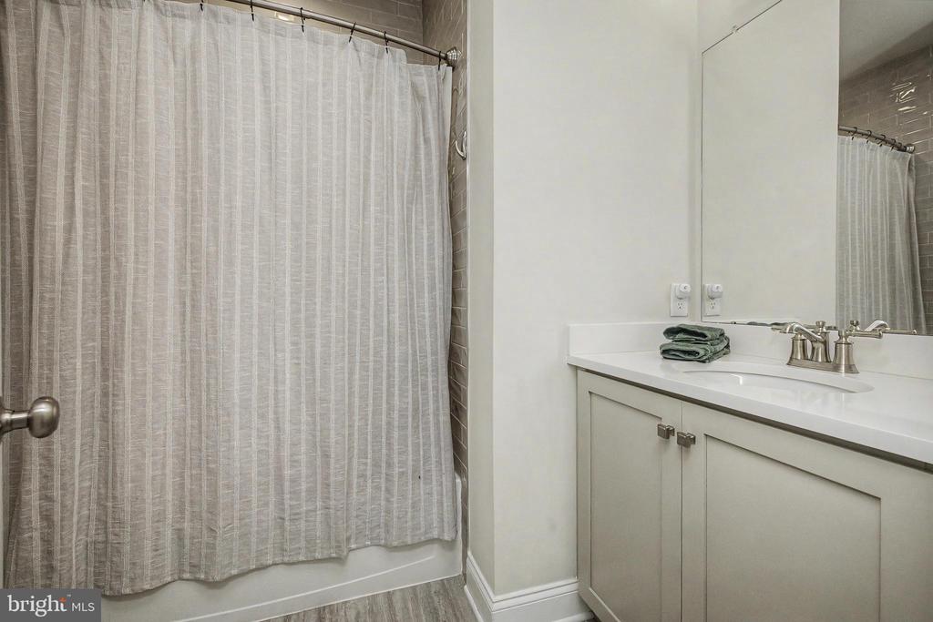 Residential Lease in NEWTOWN SQUARE 3