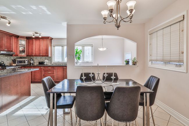 1075 Glengrove Ave, House other with 4 bedrooms, 3 bathrooms and 4 parking in North York ON | Image 15