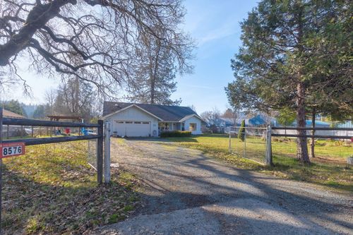 8576 E Evans Creek Rd, Rogue River, OR, 97537-6659 | Card Image