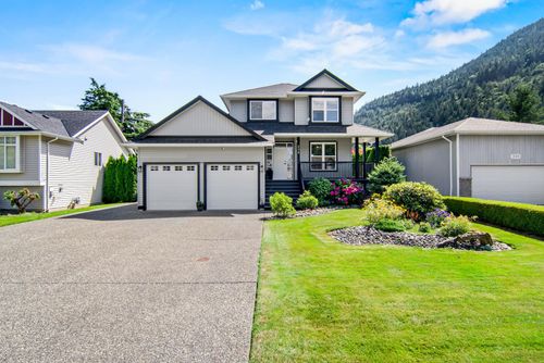 230 Balsam Ave, Harrison Hot Springs, BC, V0M1K0 | Card Image