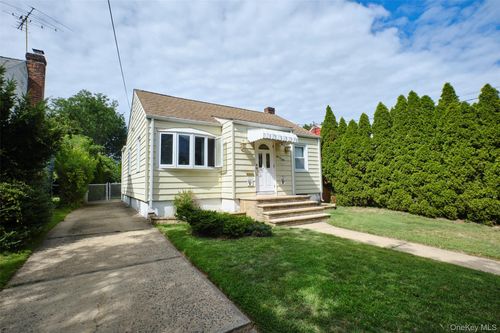 101 Hampton Ave, Albertson, NY, 11507-2007 | Card Image