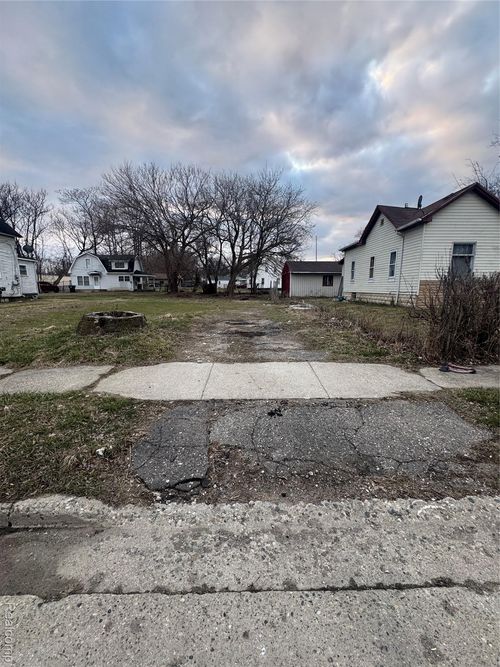 68 Lake St, Pontiac, MI, 48341-2122 | Card Image