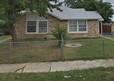 View of front of home featuring a front yard | Image 1