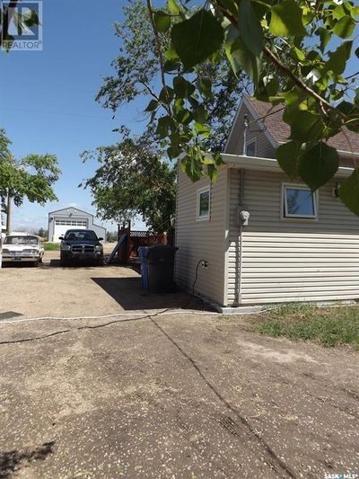 713 Beharrel St, House other with 2 bedrooms, 1 bathrooms and null parking in Oxbow SK | Image 2