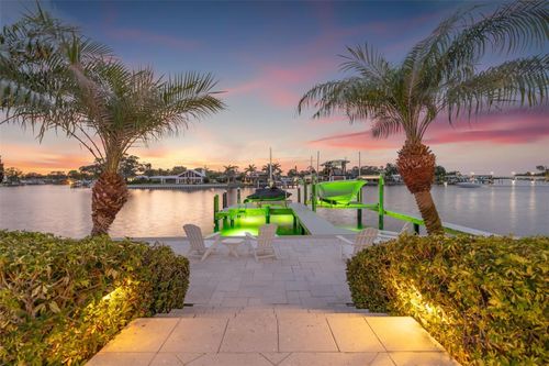 935 Eden Isle Dr Ne, ST PETERSBURG, FL, 33704-1703 | Card Image