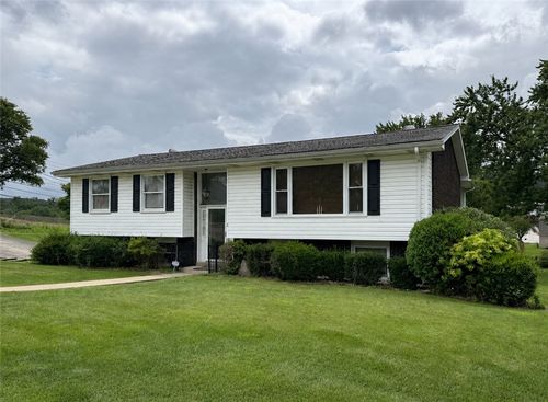 2 Meadow Dr, Greensburg, PA, 15601-1328 | Card Image