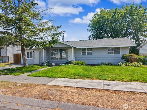 2607 W Texas St, Moses Lake, WA, 98837-2858 | Card Image