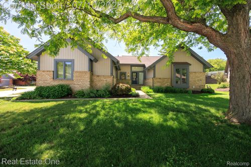 986 River Bend Dr, Rochester Hills, MI, 48307-2730 | Card Image