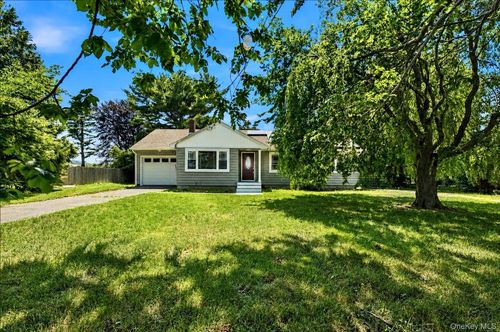 725 Peconic Ln, Peconic, NY, 11958-1412 | Card Image