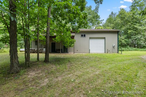 18 W Dick Rd, Fenwick, MI, 48834-9775 | Card Image