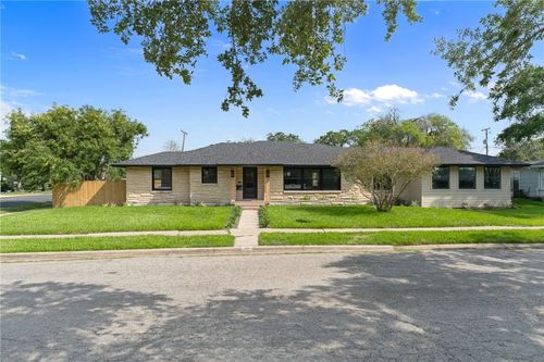 301 Pasadena Pl, Corpus Christi, TX, 78411-1605 | Card Image