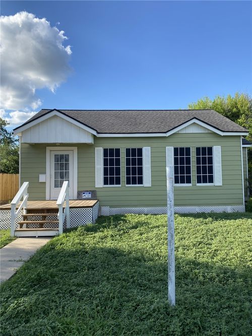 323 W 4th Street, Alice, TX, 78332 | Card Image