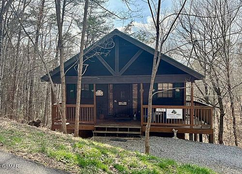1520 Ski View Ln, Sevierville, TN, 37876-4904 | Card Image