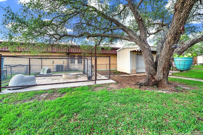 404 Schneider St, House other with 3 bedrooms, 2 bathrooms and null parking in Poth TX | Image 21