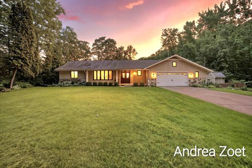 8300 Arapaho Trl, Alto, MI, 49302-9670 | Card Image