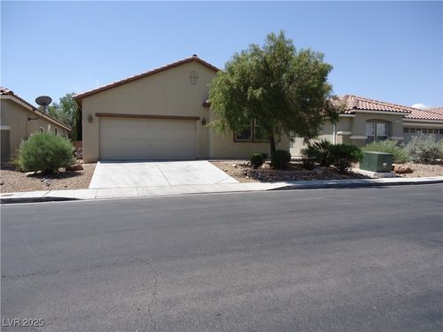 3405 Barada Heights Ave, North Las Vegas, NV, 89081-6533 | Card Image