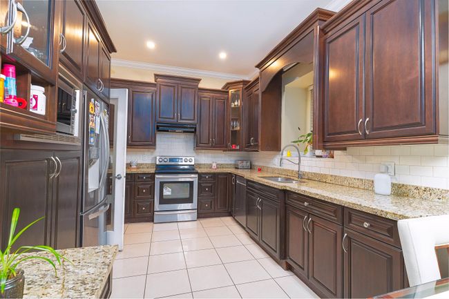 7120 148b Street, House other with 7 bedrooms, 4 bathrooms and 4 parking in Surrey BC | Image 15